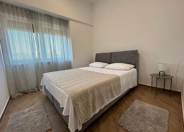 Papedoni * Pula