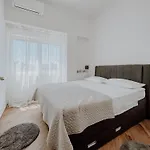Papedoni Apartman *